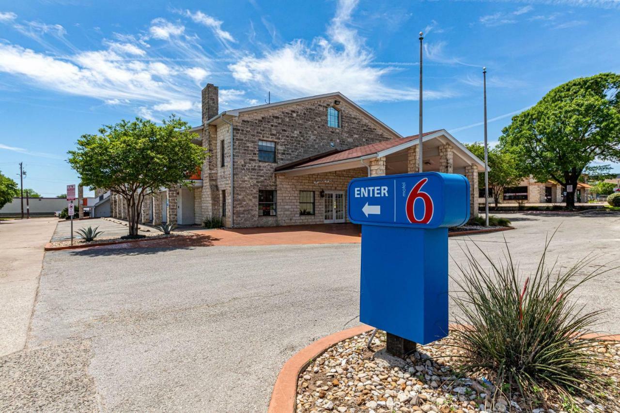 Hotel 6-georgetown, Tx 2*